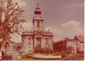Wadowice fragment rynku kościół - 024385