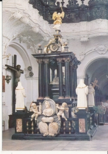Trzebnica grobowiec św Jadwigi  - 030854