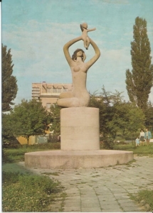 Mielec rzeźba Macierzyństwo - 032552