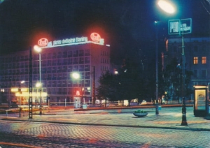 Poznań Plac Wiosny Ludów neony - 032847