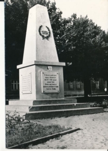 Książ Wielkopolski pomnik - 039817