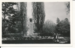 Nałęczów pomnik Żeromskiego - 040514