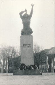 Warszawa pomnik Nike - 040754