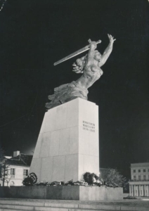 Warszawa pomnik Nike - 040765