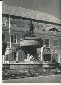 Darłowo pomnik rybaka - 042737