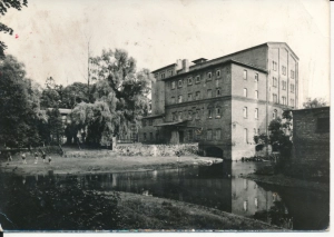 Sławno spichrz nad kanałem - 043071