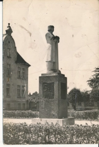 Złotów pomnik piasta - 043265