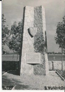 Płowce pomnik - 050154