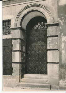 Warszawa portal kamienicy - 050407
