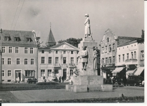 Wąbrzeźno Plac i pomnik Zwycięstwa - 053767