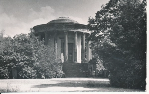 Puławy Rotunda w parku - 053973