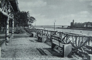 Ustka Port latarnia - Reprodukcja 8081