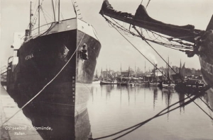 Ustka Port - Reprodukcja 8112