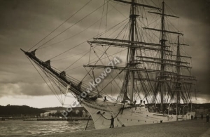 Gdynia Dar Pomorza w porcie - Reprodukcja 3325