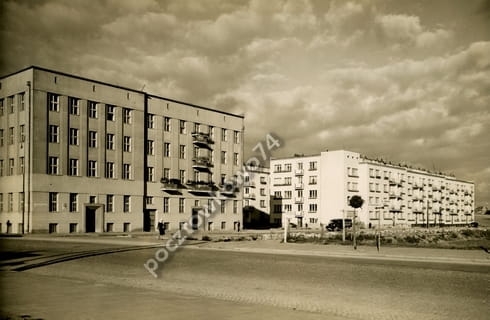 7131462048_1