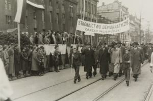 Katowice Pochód 1 -majowy -Reprodukcja 325