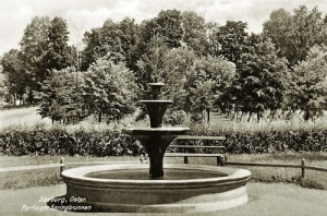 Jeziorany fontanna - Reprodukcja 18199
