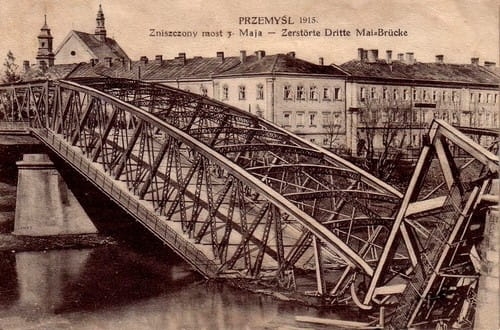 6900557567