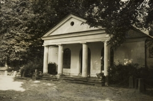 Kurozwęki oficyna pałacowa - Reprodukcja 3855